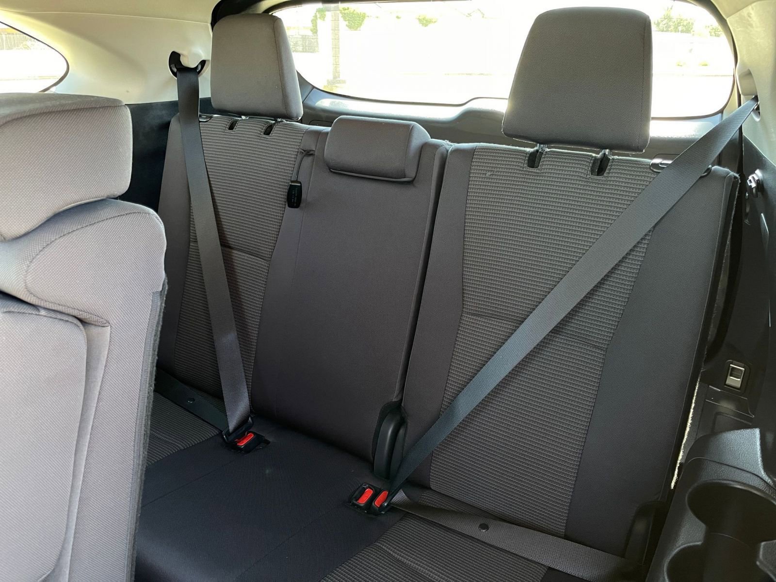 Used 2025 Toyota Highlander LE FWD image 30