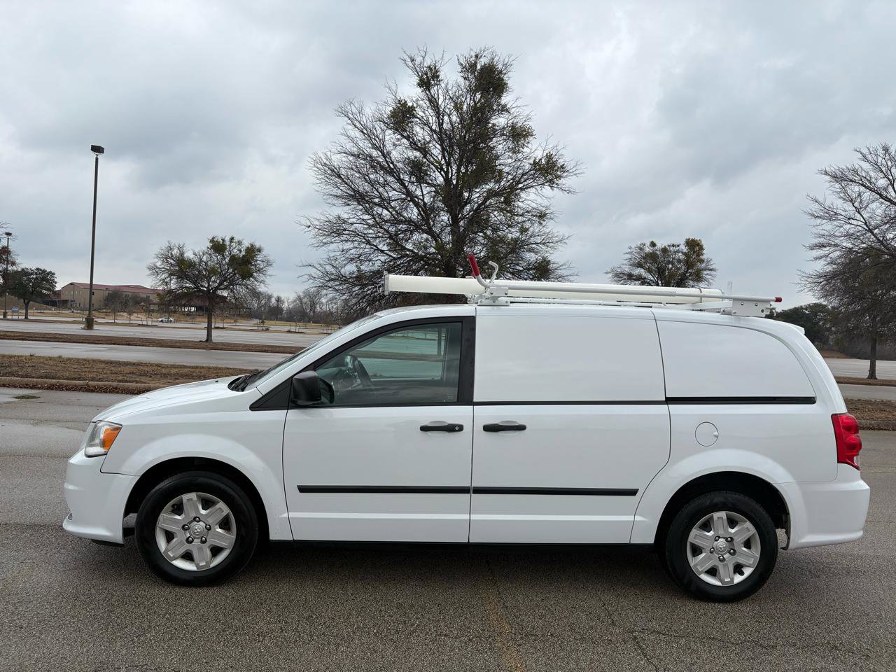 Used 2013 RAM C/V Tradesman image 2