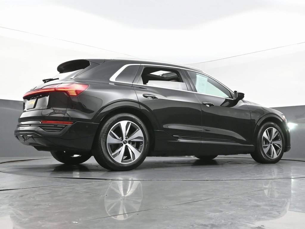 Used 2024 Audi Q8 e-tron Premium Plus image 56