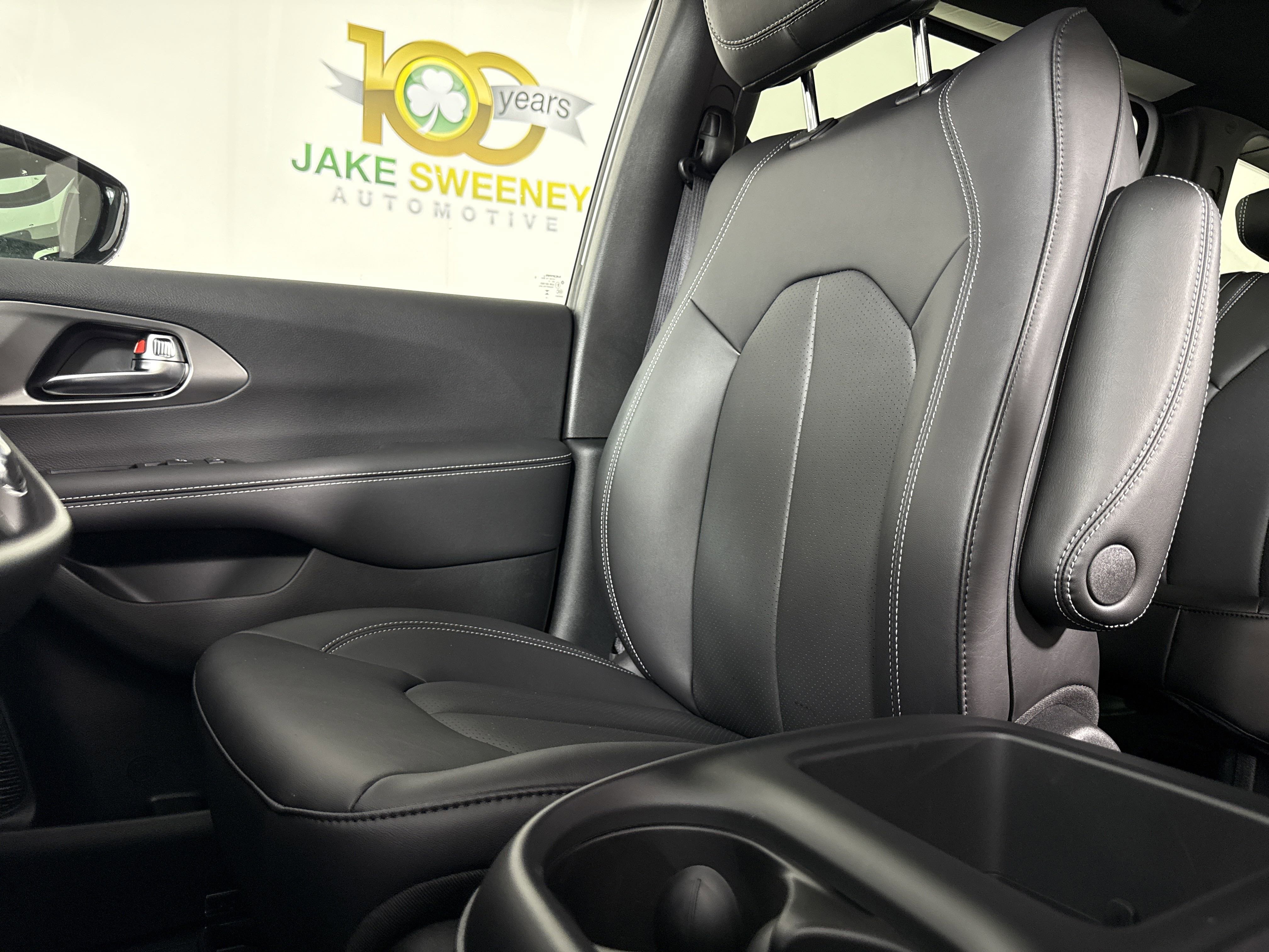 New 2026 Chrysler Voyager LX image 28