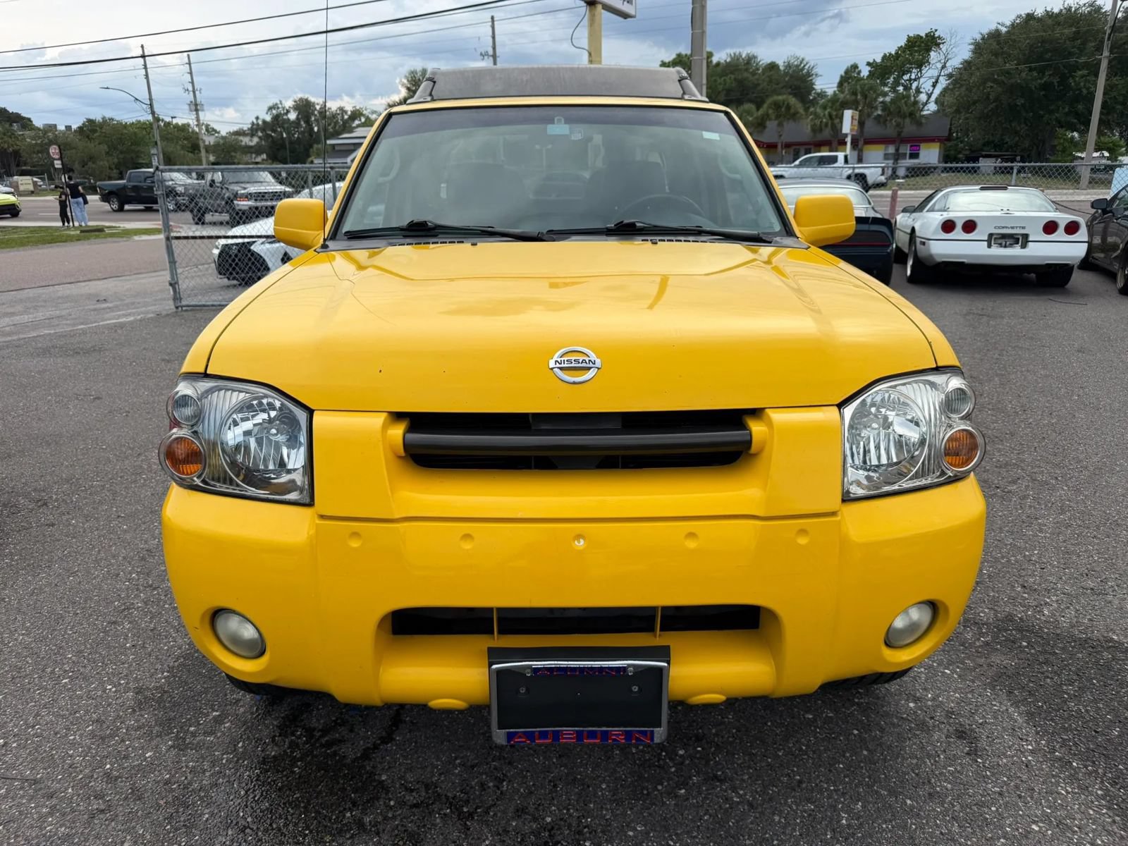 Used 2003 Nissan Frontier SE AWD/4WD image 2