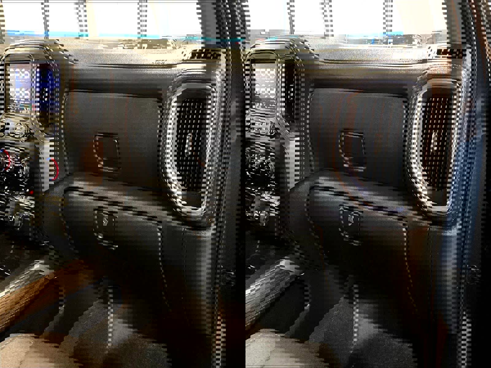 Used 2020 Chevrolet Silverado 1500 LT Trail Boss AWD/4WD image 13