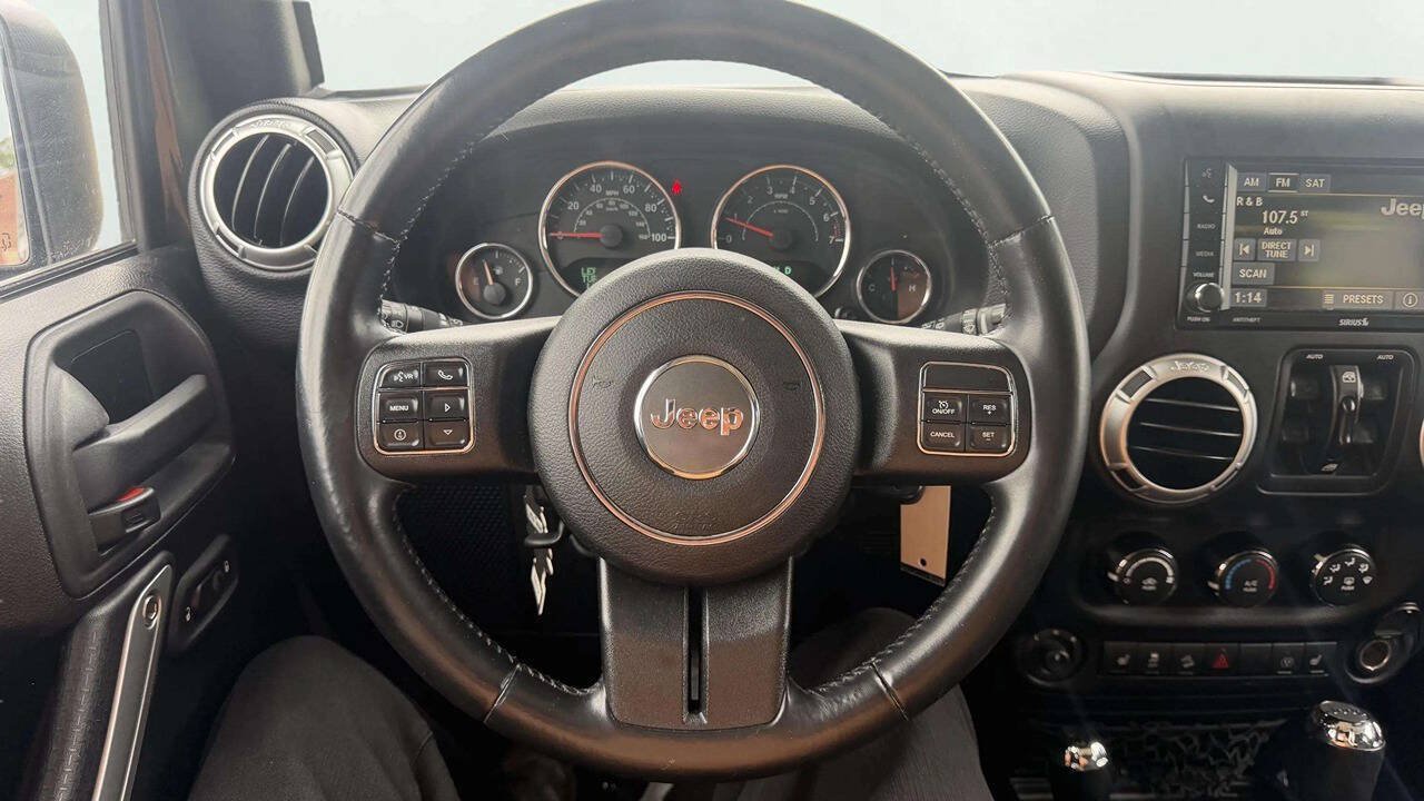 Used 2015 Jeep Wrangler Unlimited Sahara w/ Connectivity Group AWD/4WD image 17