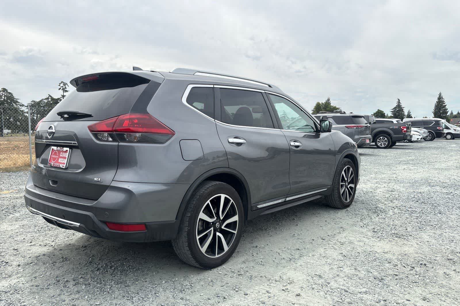 Used 2019 Nissan Rogue SL FWD image 3