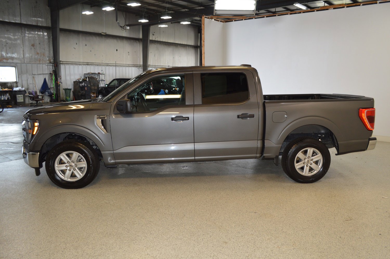 Used 2023 Ford F150 XLT image 6