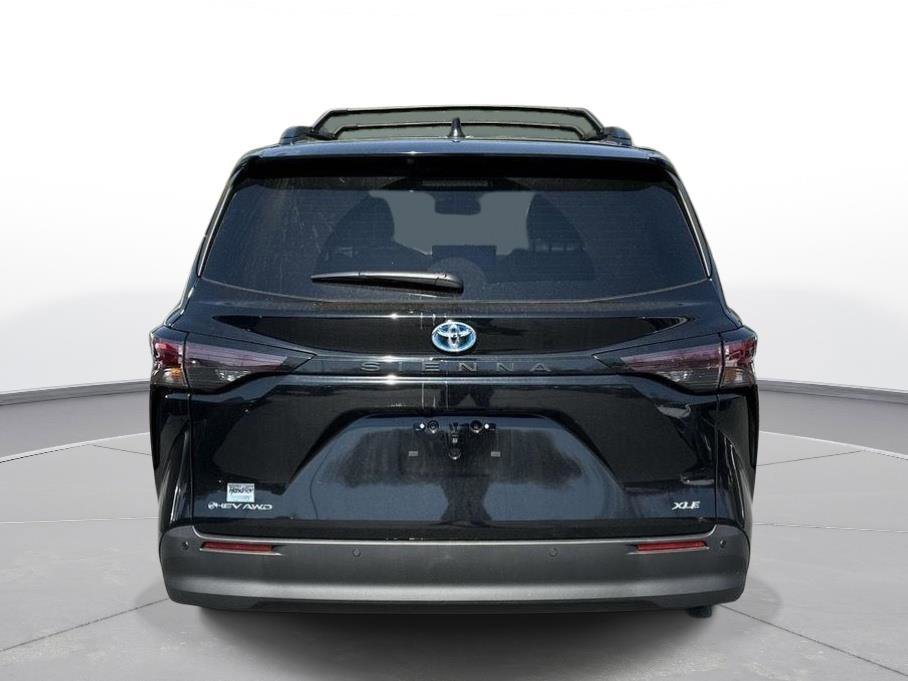 Used 2025 Toyota Sienna XLE image 7