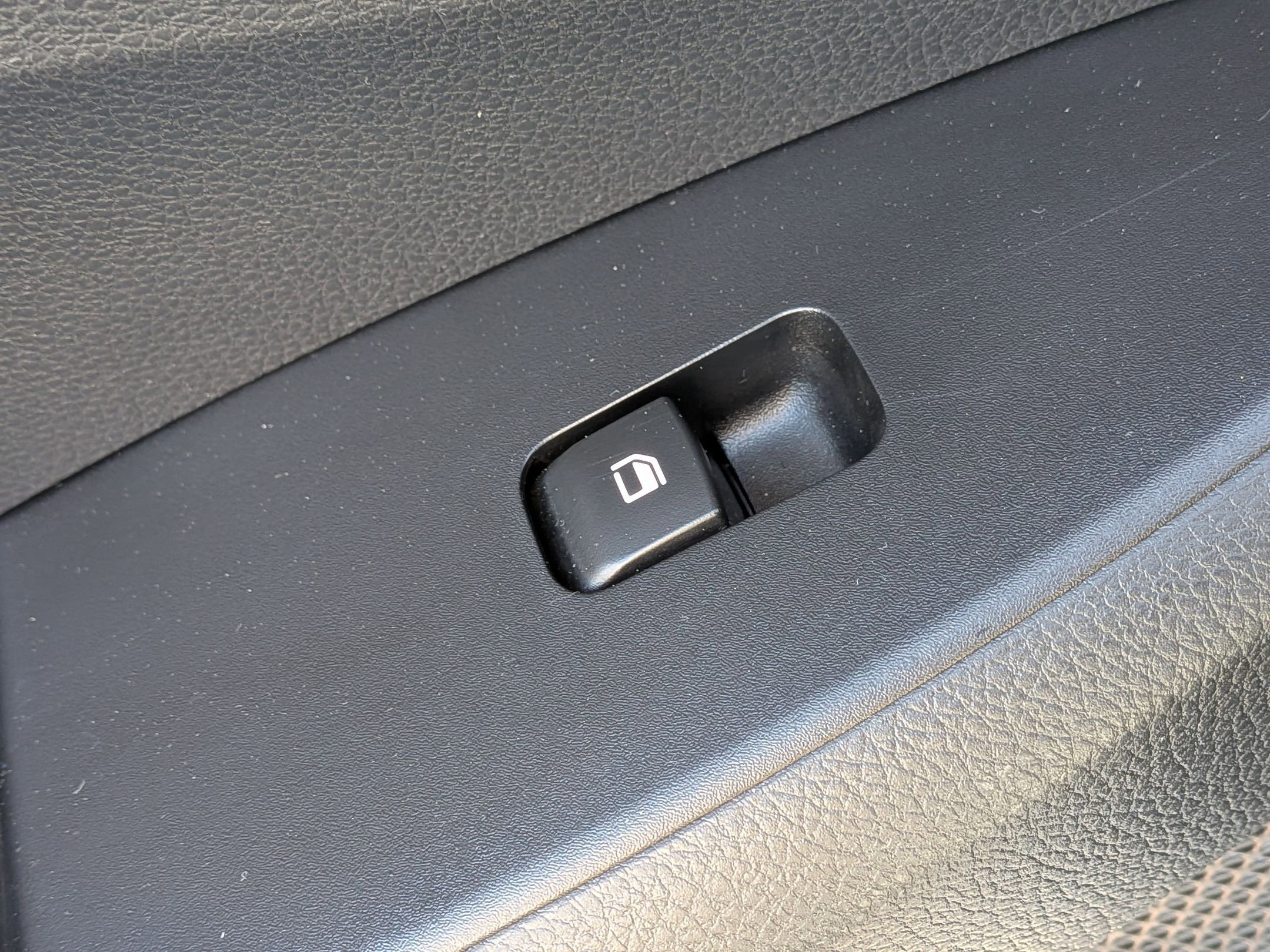 Used 2025 Kia Seltos S FWD image 29