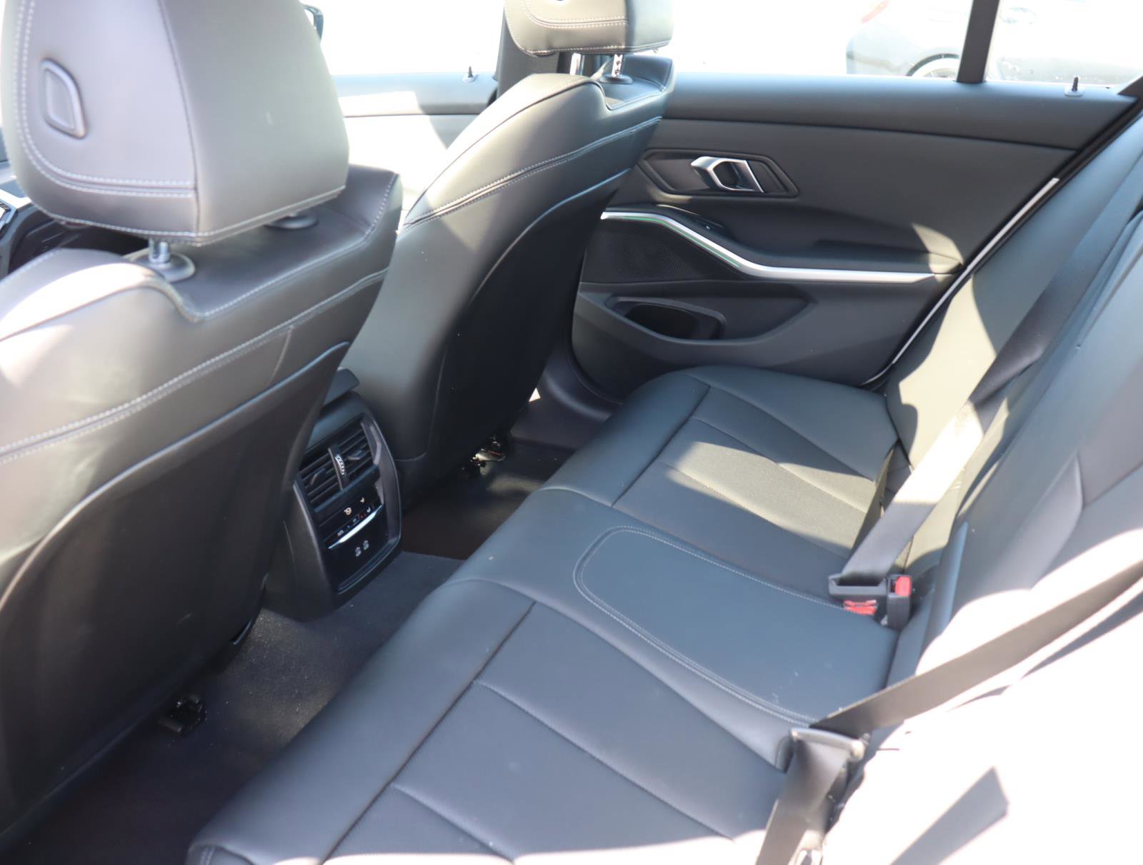 Used 2024 BMW 330i Sedan image 10