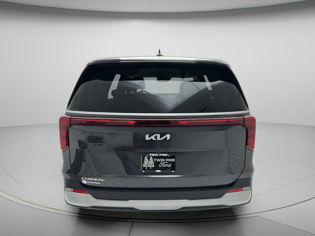 Used 2025 Kia Carnival FWD image 6