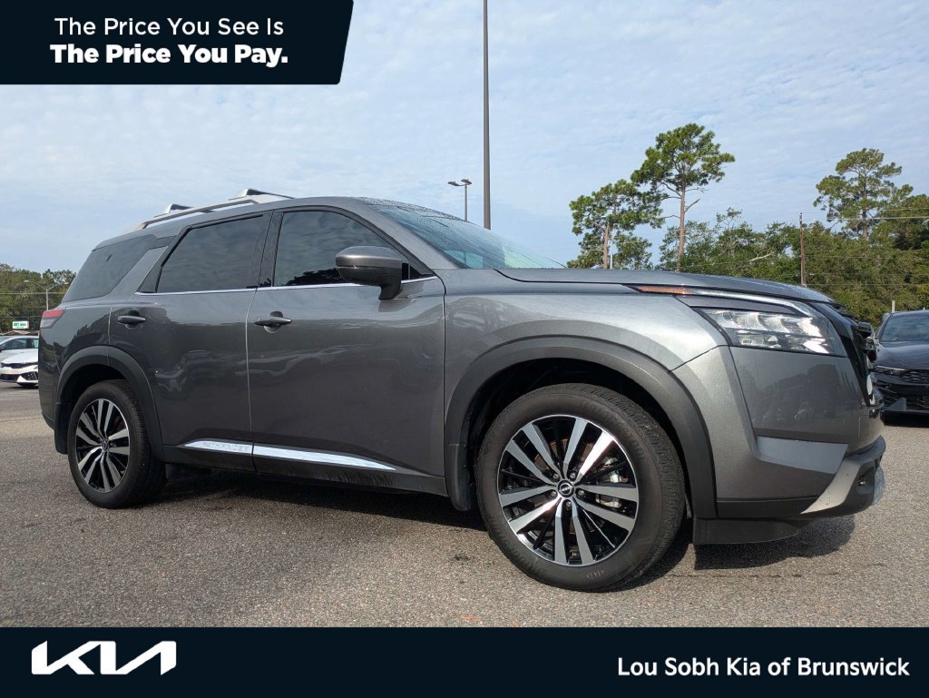 Used 2025 Nissan Pathfinder Platinum w/ Black Appearance Package