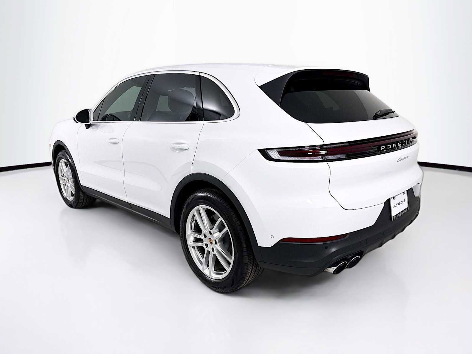 Certified 2025 Porsche Cayenne image 3