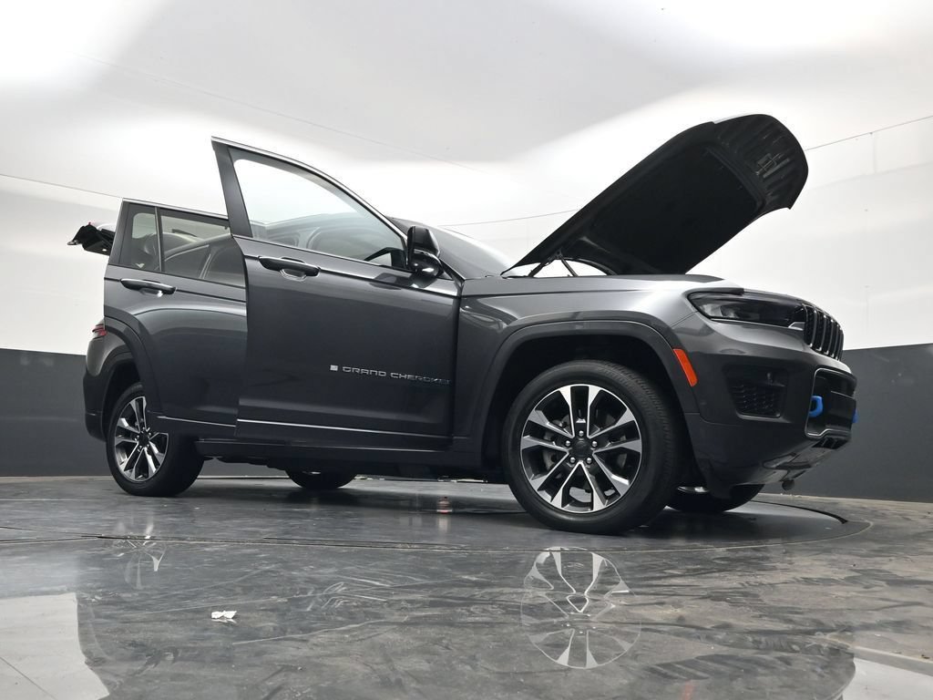 Used 2023 Jeep Grand Cherokee Overland w/ Advanced Protech Group III AWD/4WD image 49
