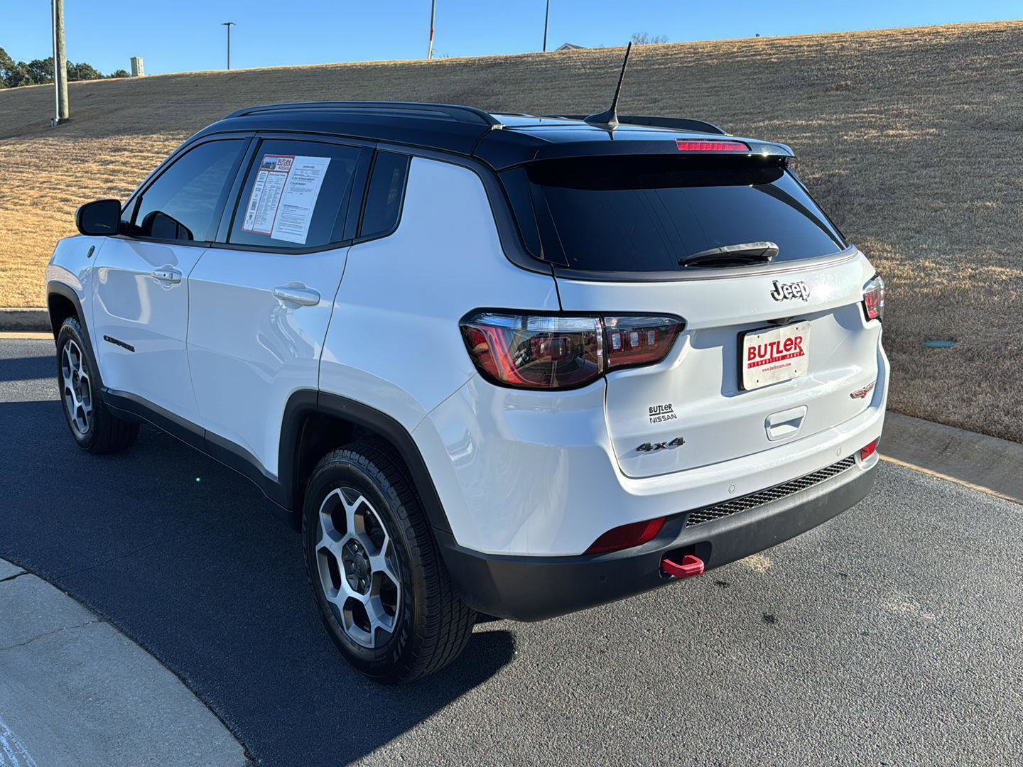 Used 2022 Jeep Compass Trailhawk image 3