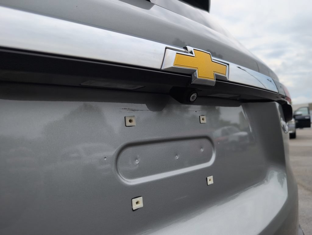 Used 2023 Chevrolet Traverse LS AWD/4WD image 23