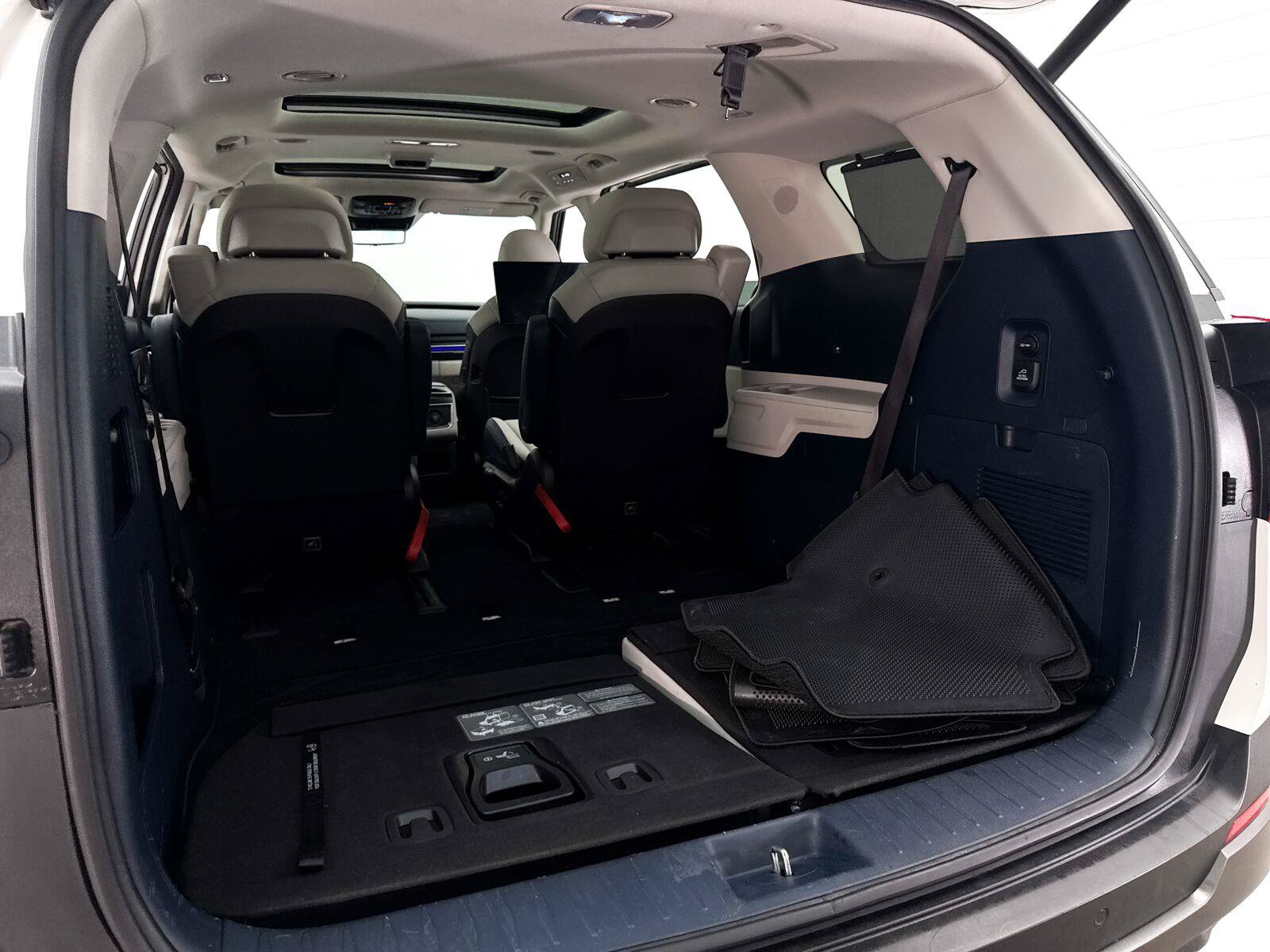 Used 2025 Kia Carnival SX Prestige FWD image 37