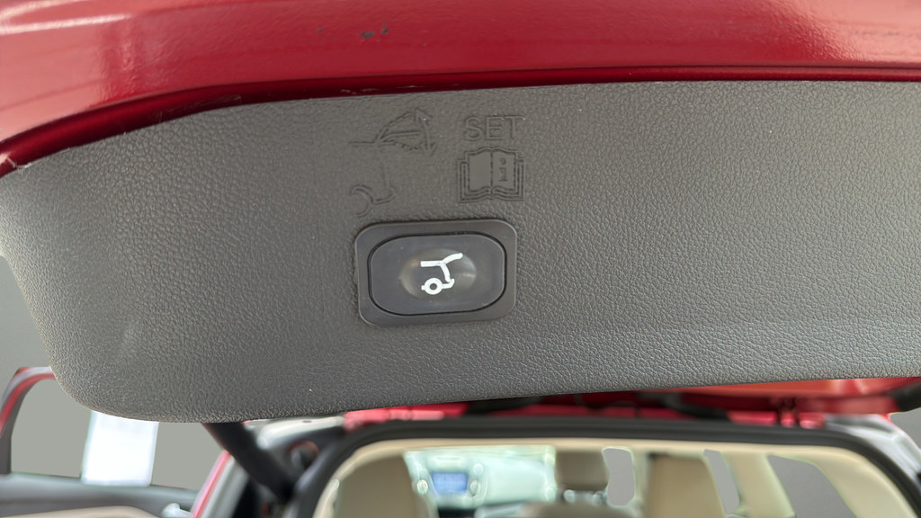 Used 2018 Ford Escape SEL w/ Ford Safe & Smart Package AWD/4WD image 19