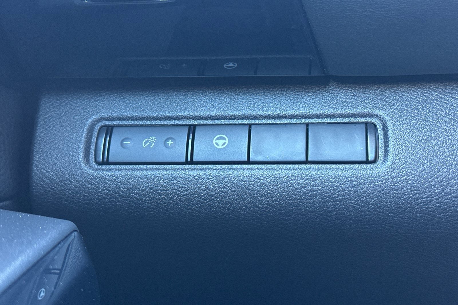 Certified 2024 Nissan Pathfinder SV image 32