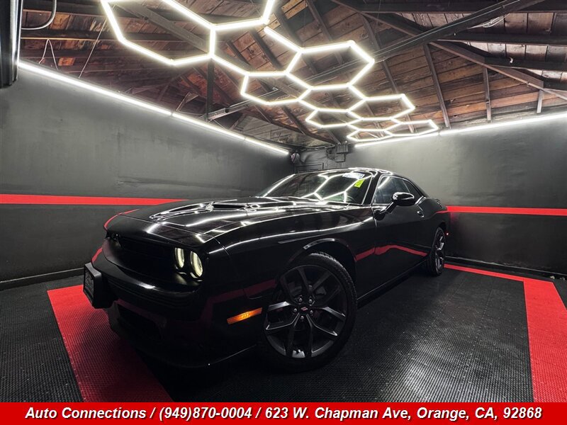 Used 2019 Dodge Challenger SXT w/ Blacktop Package RWD image 2