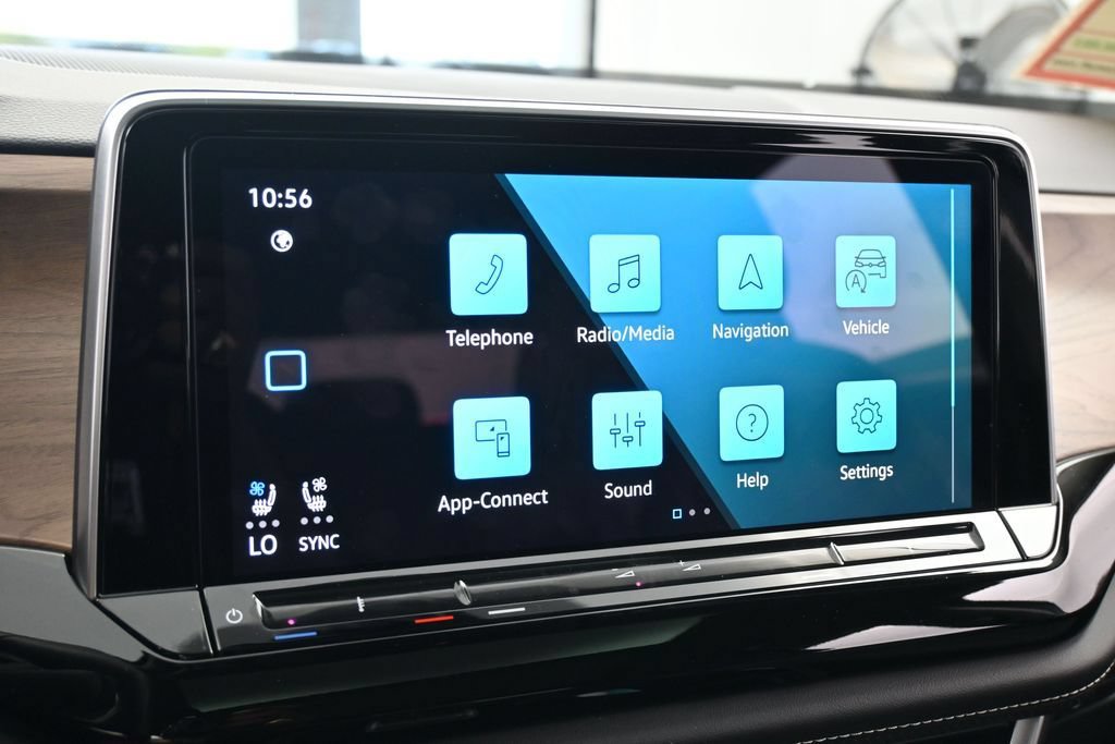 Used 2024 Volkswagen Atlas SE w/ Panoramic Sunroof Package FWD image 19