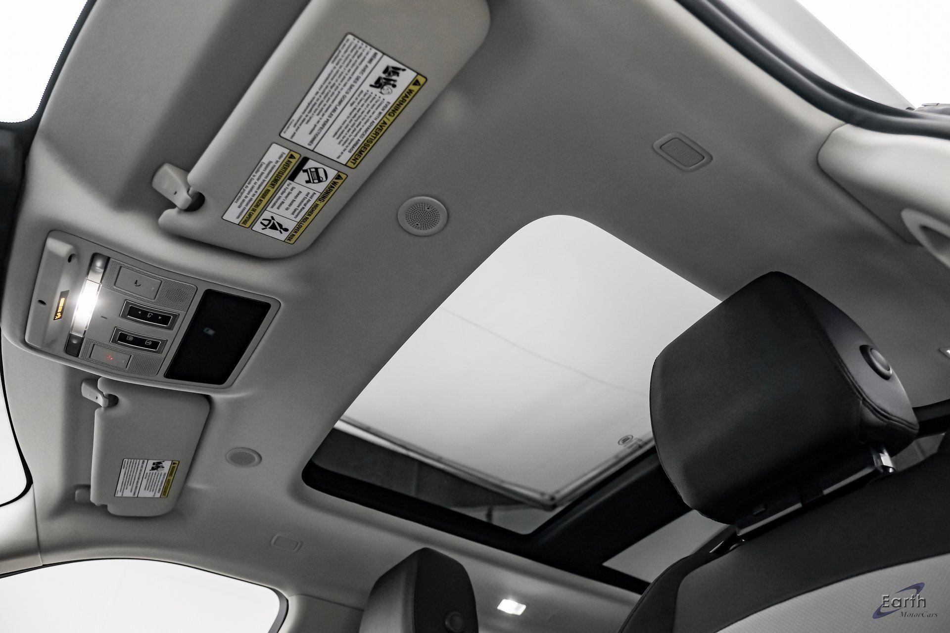 Used 2024 Land Rover Range Rover Evoque Dynamic SE image 35