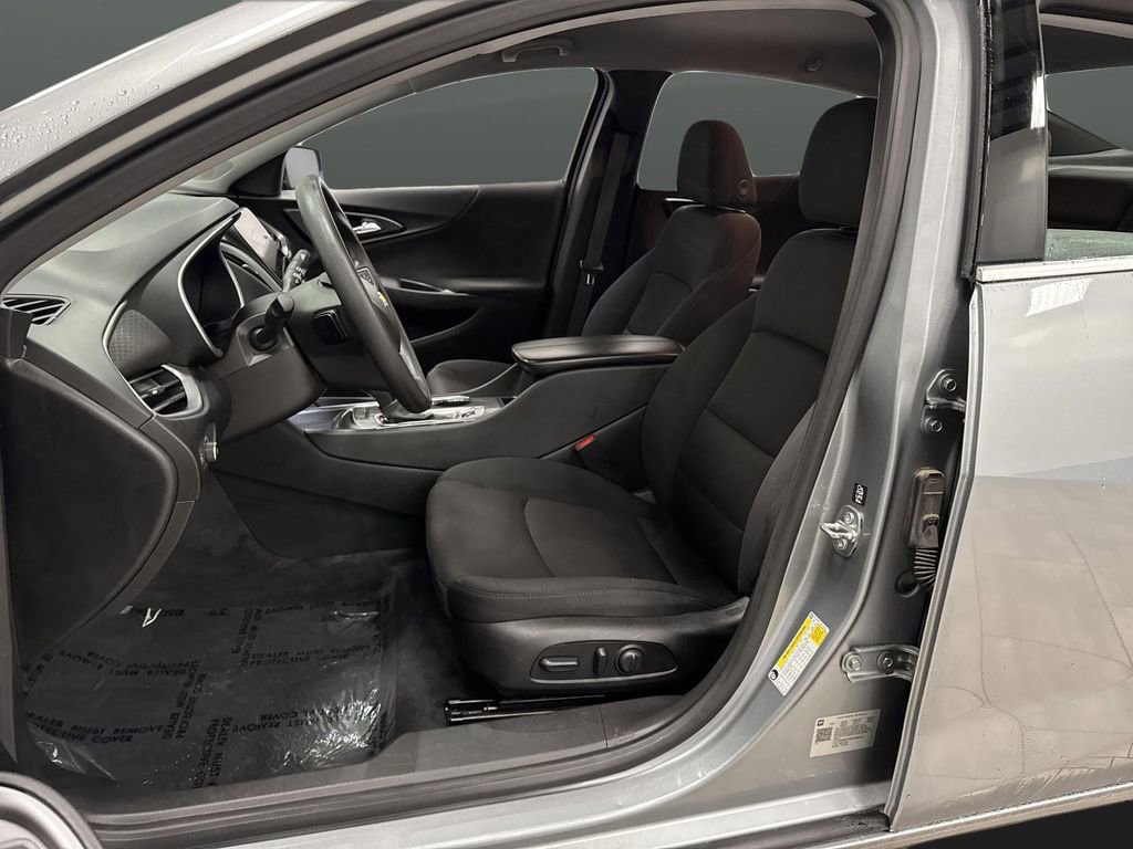 Used 2024 Chevrolet Malibu LT image 4