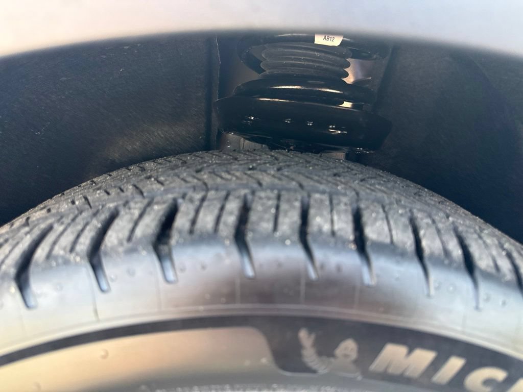 Used 2027 Chevrolet Bolt LT w/ Comfort Package FWD image 35