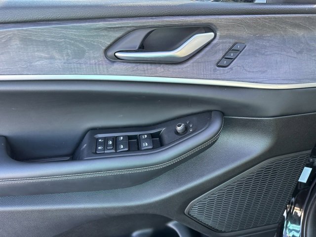 Used 2024 Jeep Grand Cherokee L Limited w/ Luxury Tech Group II image 3