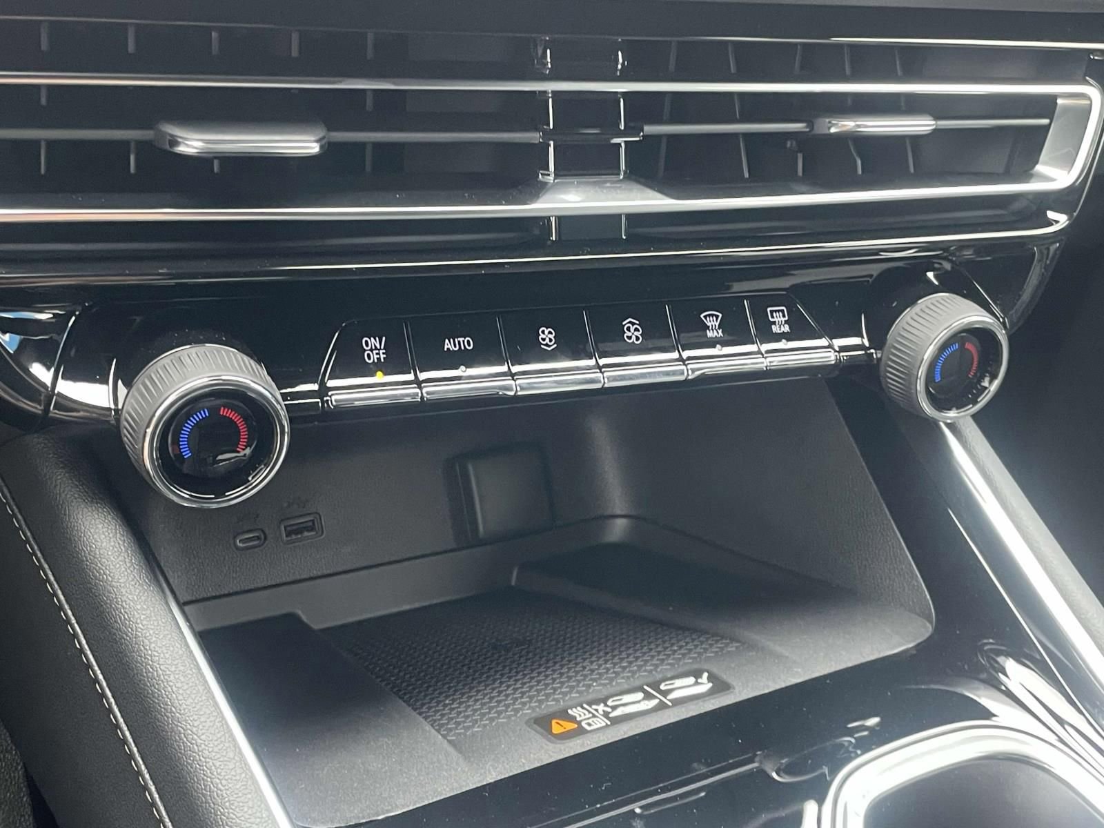 New 2026 Chevrolet Traverse High Country image 13