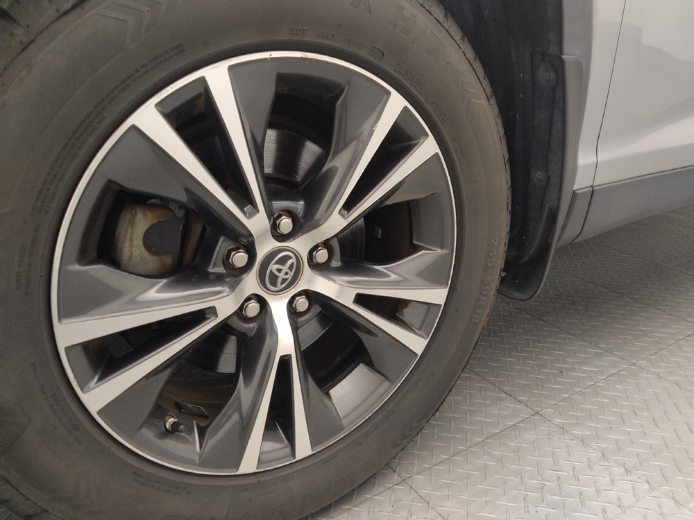 Used 2019 Toyota Highlander LE AWD/4WD image 31