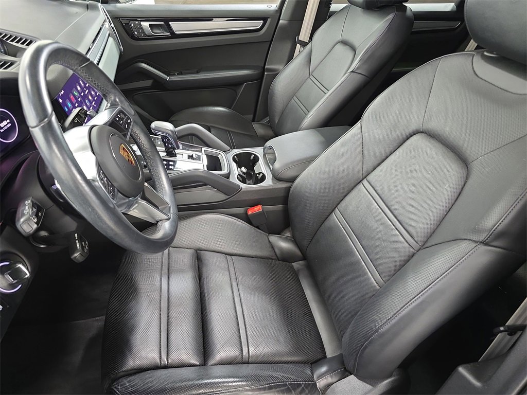 Used 2023 Porsche Cayenne Platinum Edition image 5