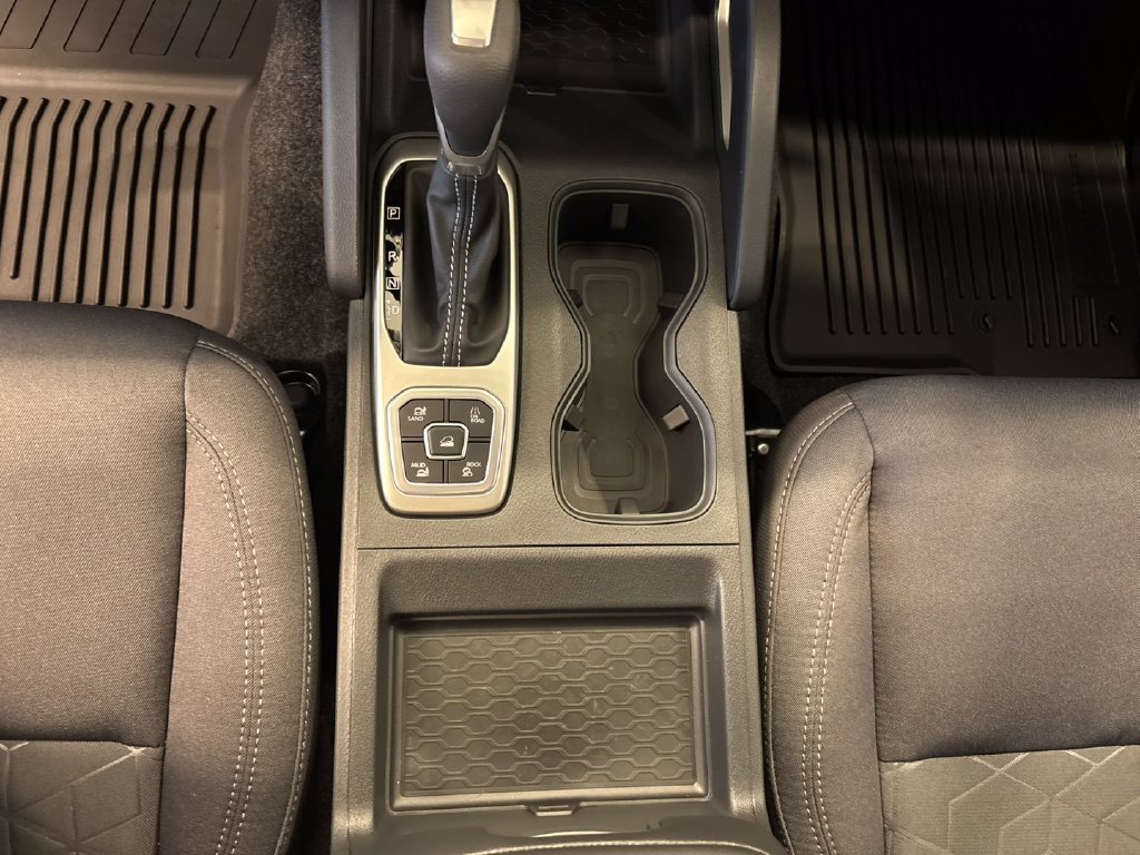 New 2026 Nissan Frontier SV w/ All-Weather Content Package AWD/4WD image 18