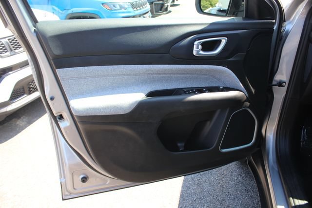 Used 2023 Jeep Compass Latitude AWD/4WD image 20