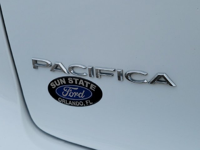 Used 2024 Chrysler Pacifica Limited FWD image 8