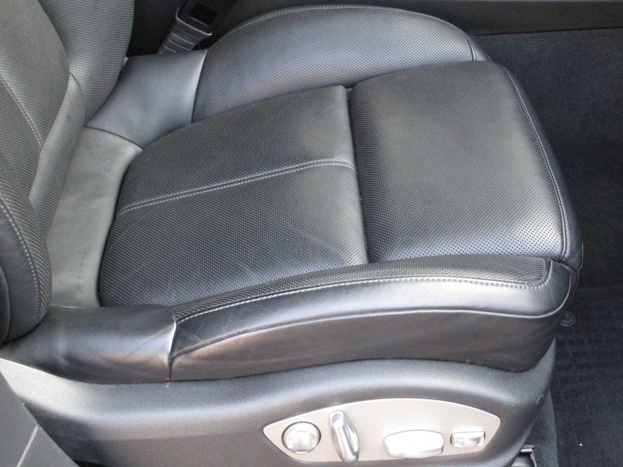 Used 2014 Porsche Cayenne Diesel Platinum Edition image 11