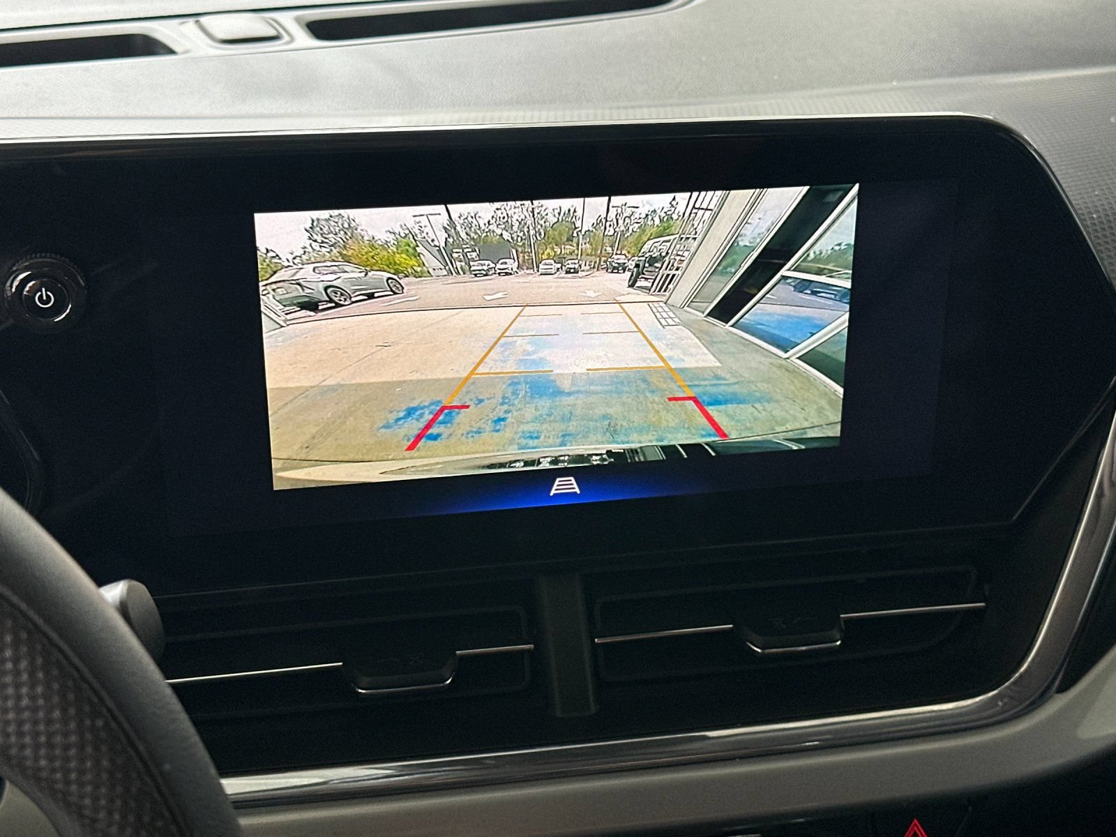 Used 2025 Chevrolet Trax LT FWD image 17