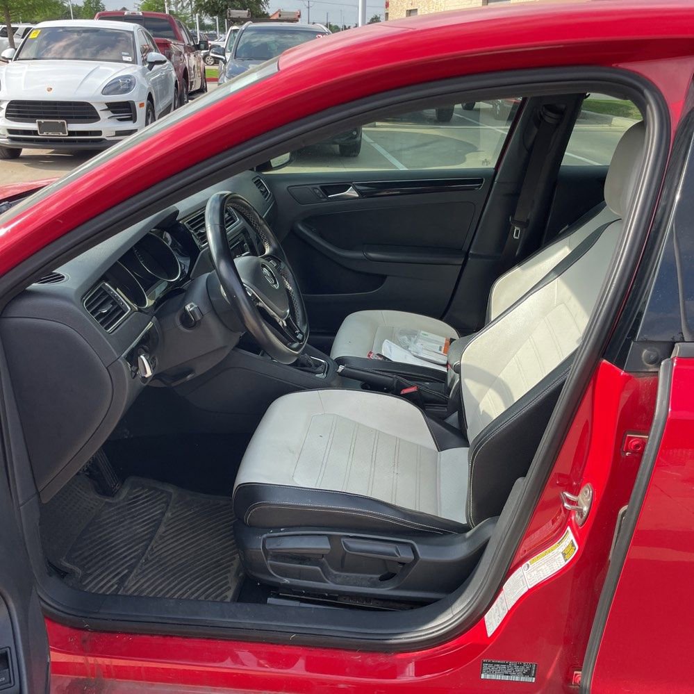 Used 2015 Volkswagen Jetta Sport image 8