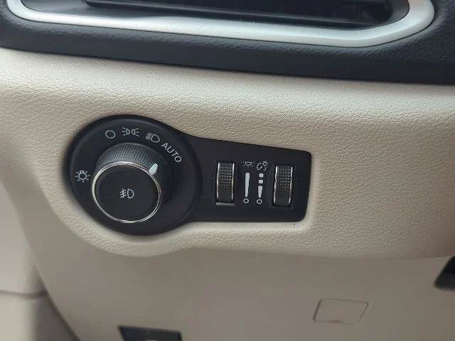 Certified 2023 Chrysler Pacifica Touring-L FWD image 22