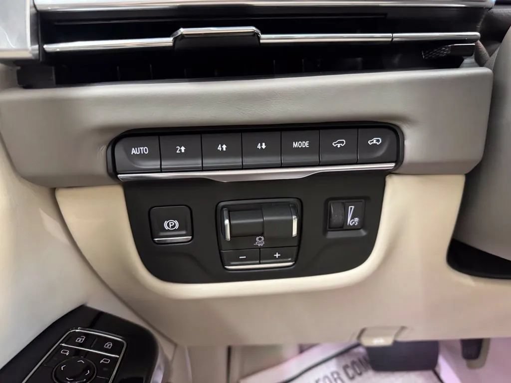New 2027 Cadillac Escalade Platinum Sport w/ LPO, Floor Liner Package AWD/4WD image 23