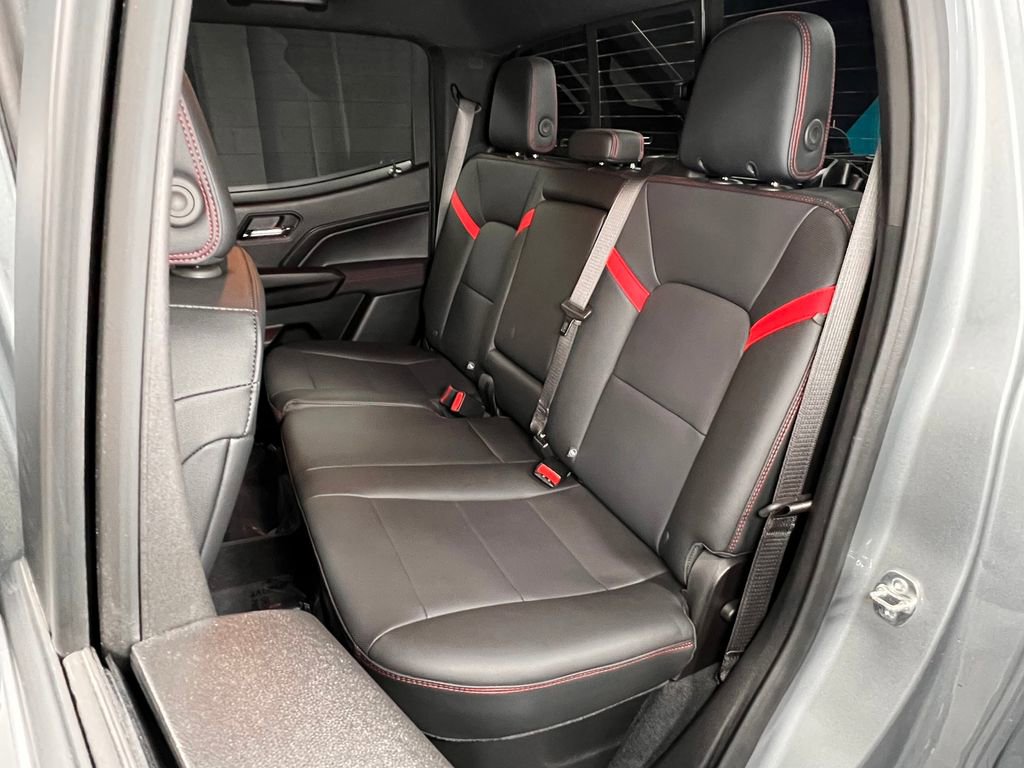 Used 2025 Chevrolet Colorado Z71 w/ Midnight Edition image 20