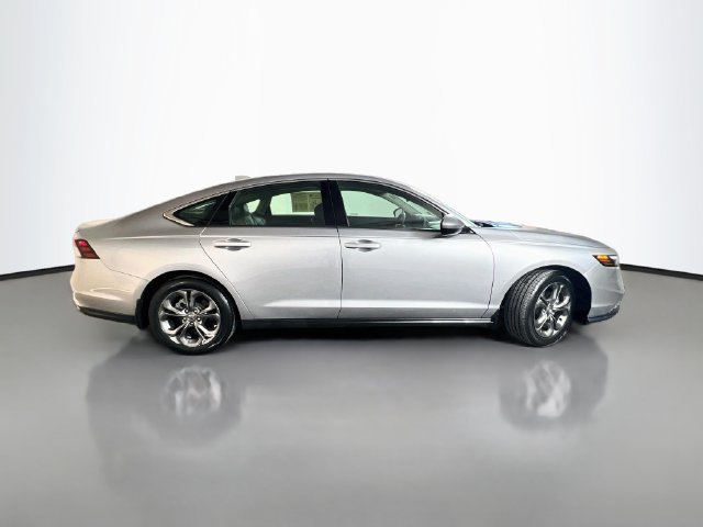 Used 2023 Honda Accord EX image 9