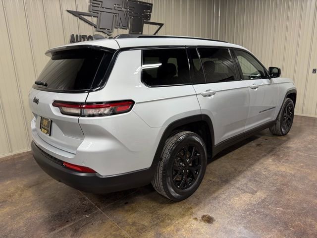Used 2024 Jeep Grand Cherokee L Laredo image 8