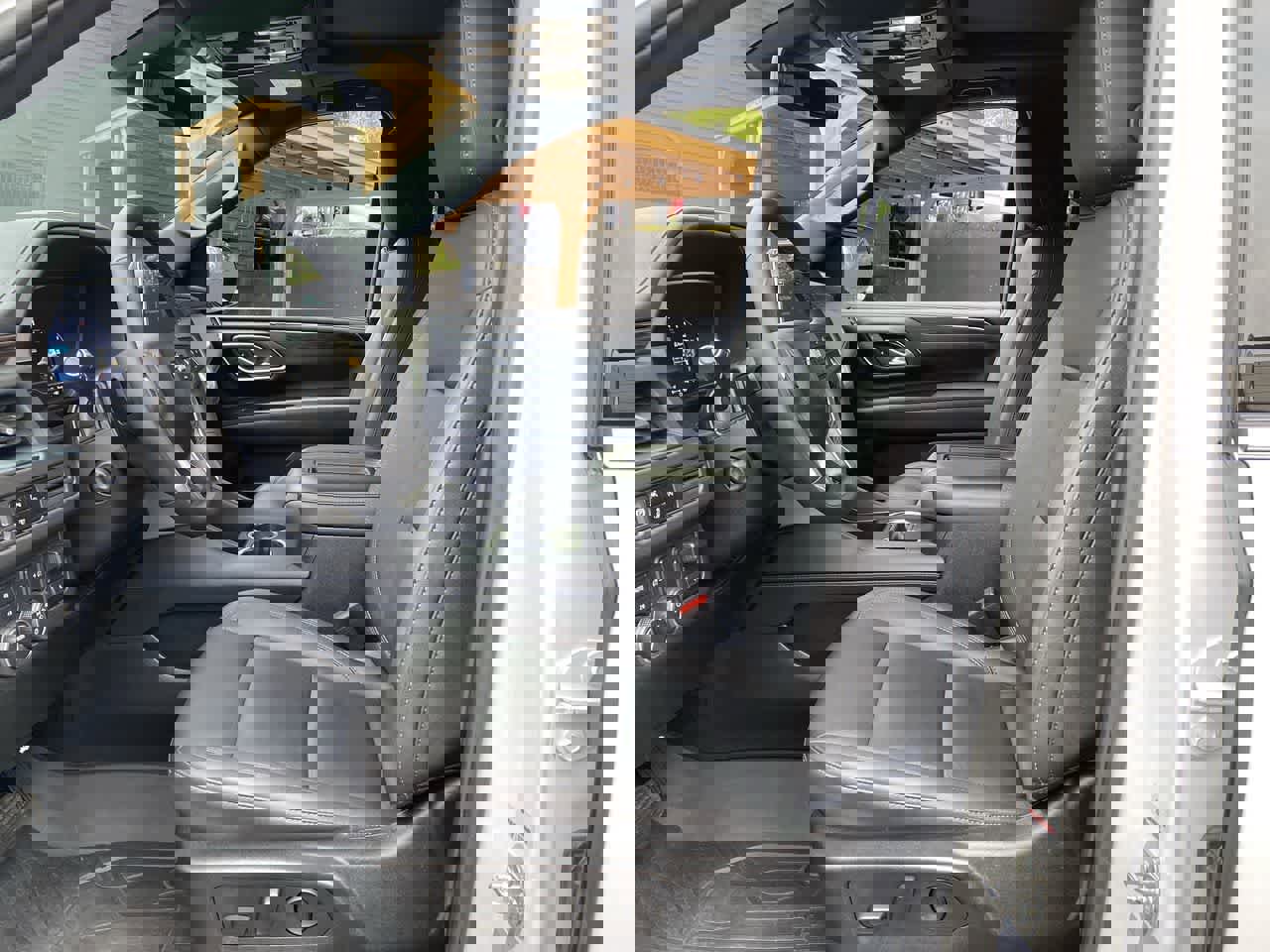 Used 2023 Chevrolet Tahoe LT w/ Luxury Package AWD/4WD image 13