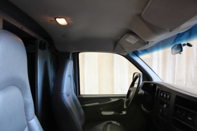 Used 2008 Chevrolet Express 3500 RWD image 18