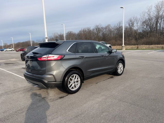 Used 2024 Ford Edge SEL w/ Convenience Package image 9