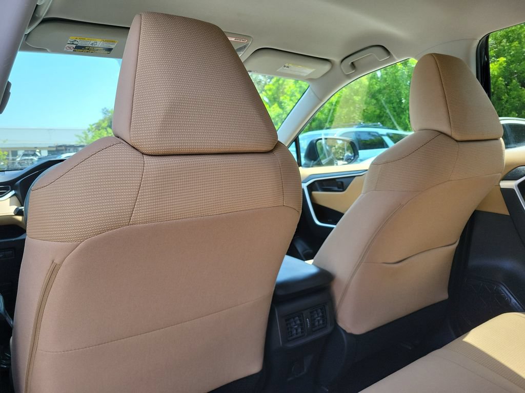 Used 2022 Toyota RAV4 LE FWD image 16