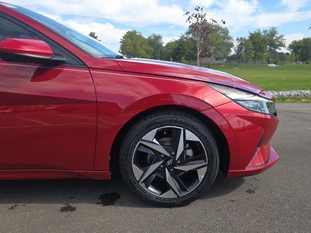 Used 2023 Hyundai Elantra SEL w/ Convenience Package FWD image 4