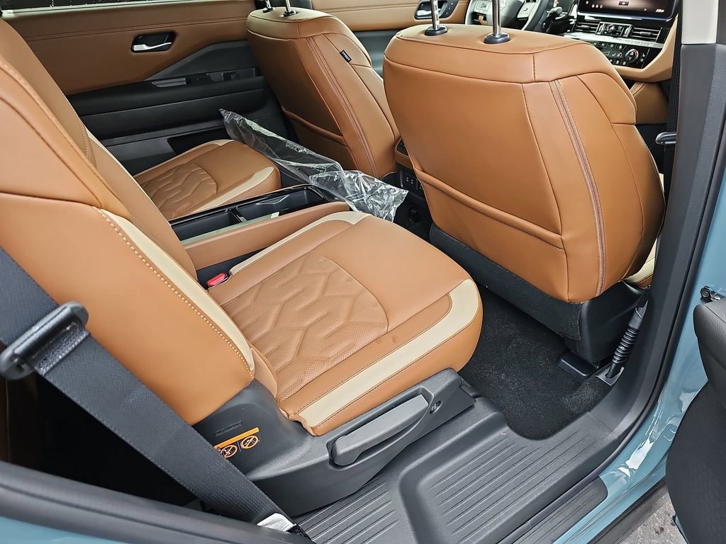New 2026 Nissan Pathfinder Platinum w/ Accent Package FWD image 14