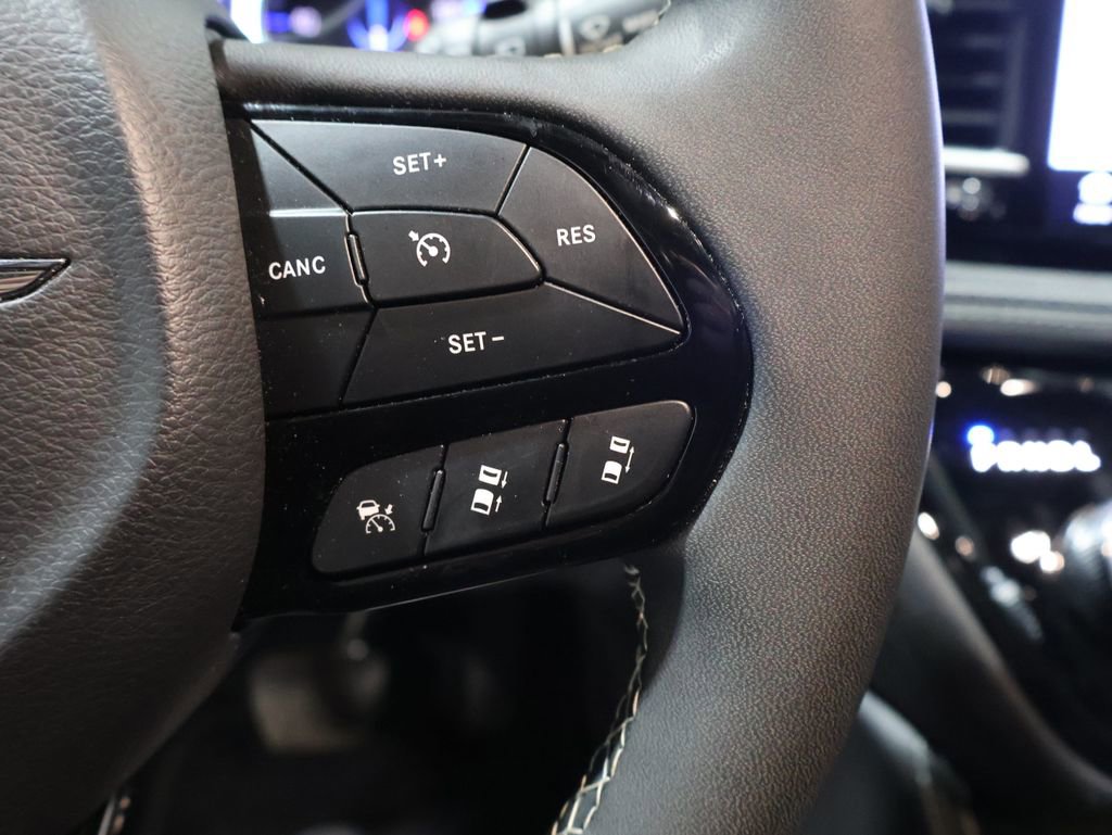 Certified 2025 Chrysler Pacifica Limited image 41