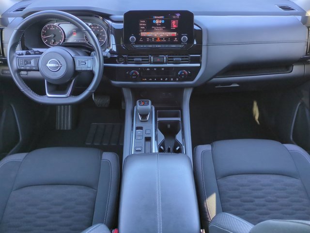 Used 2025 Nissan Pathfinder SV image 15