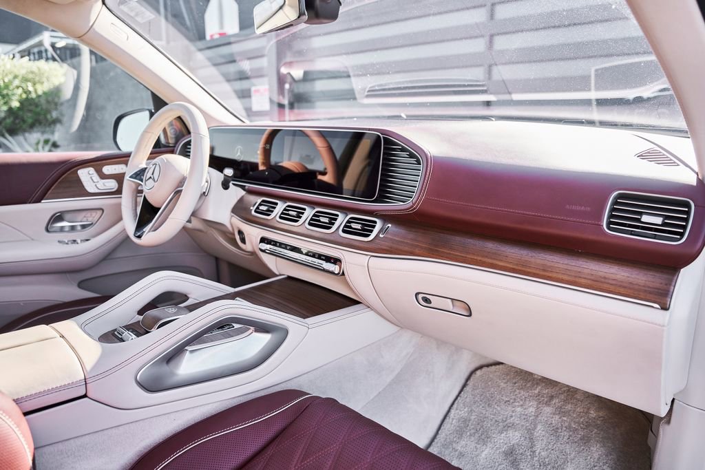 Used 2024 Mercedes-Benz Maybach GLS 600 4MATIC image 39